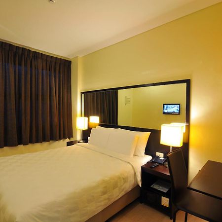 Go Hotels Iloilo Exterior photo