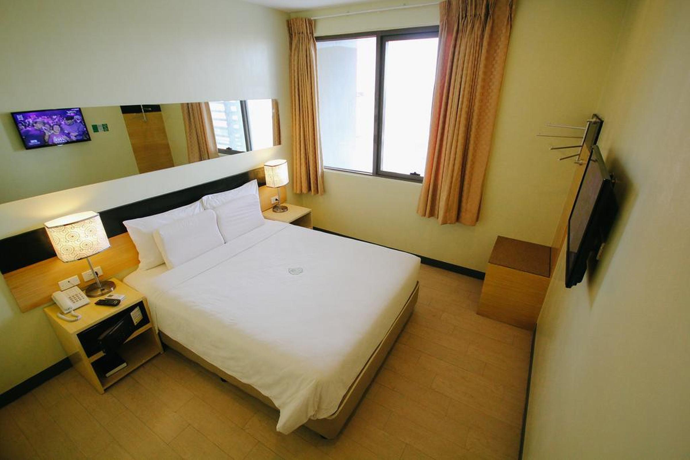 Go Hotels Iloilo Exterior photo