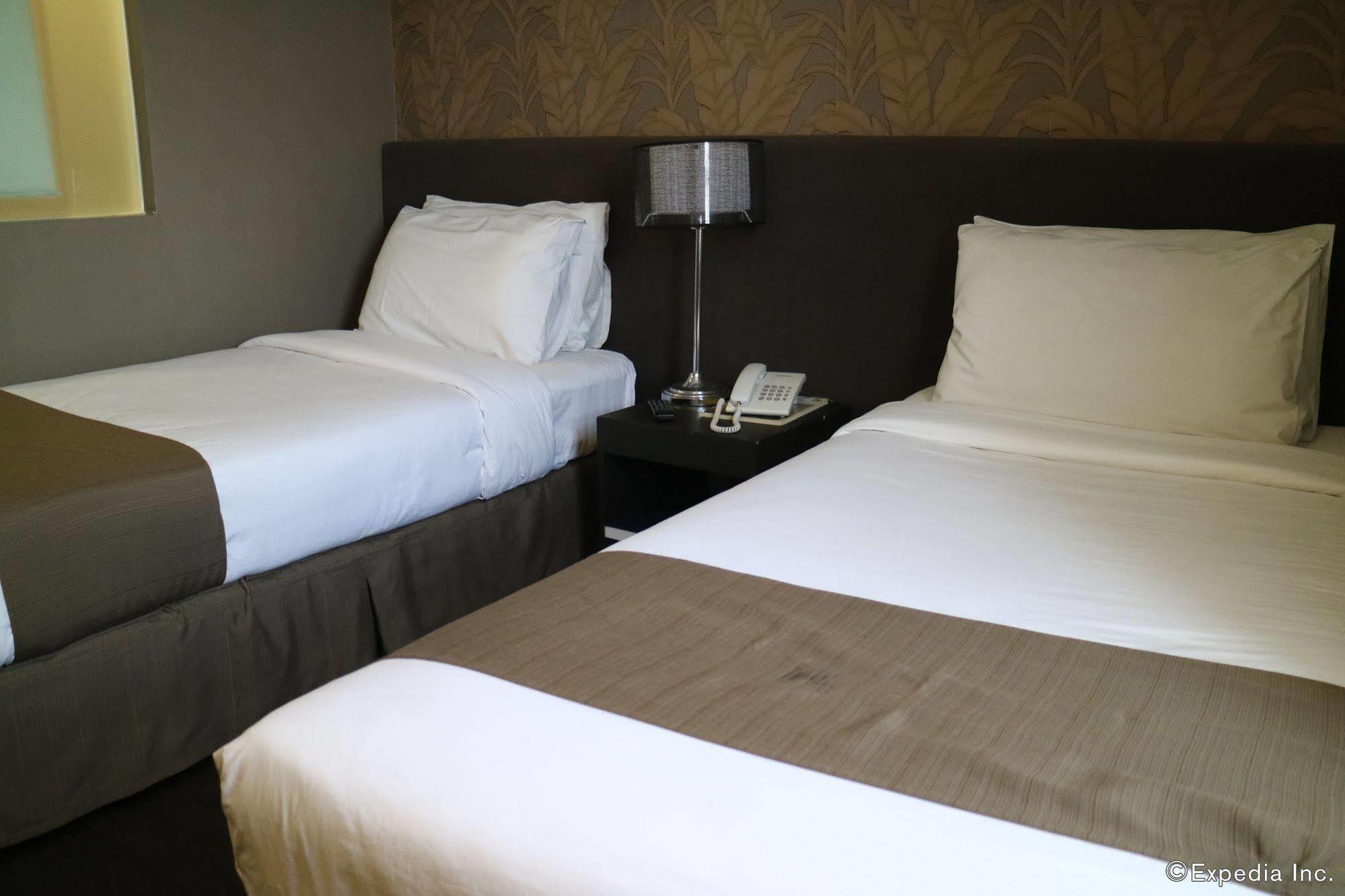 Go Hotels Iloilo Exterior photo