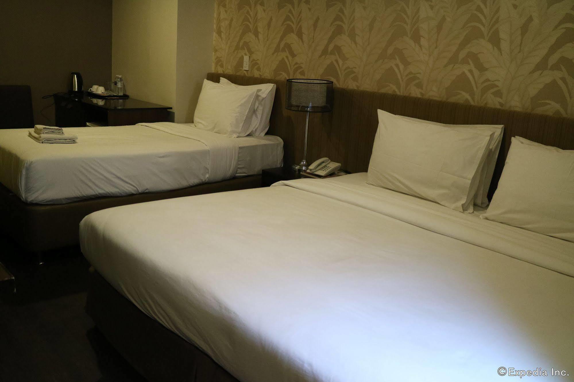 Go Hotels Iloilo Exterior photo