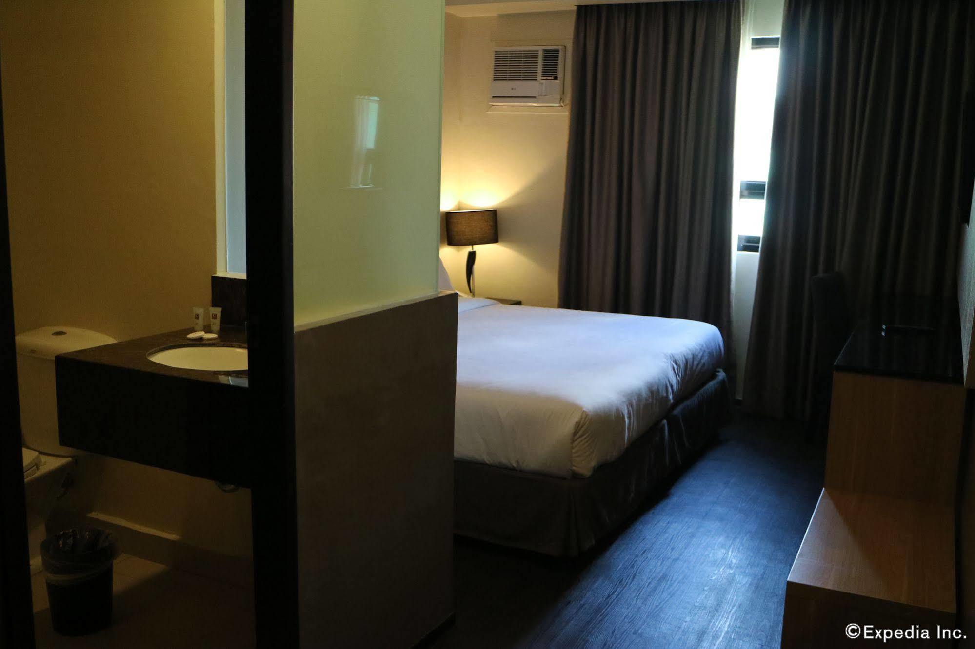 Go Hotels Iloilo Exterior photo