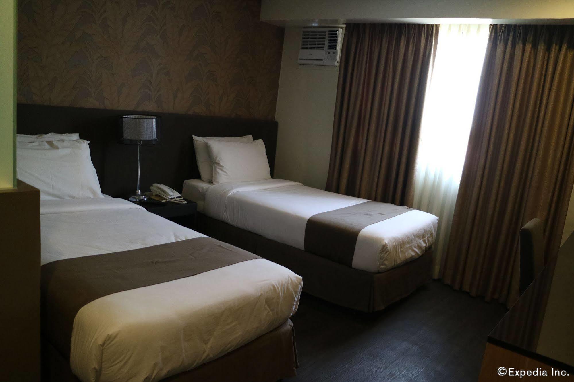 Go Hotels Iloilo Exterior photo