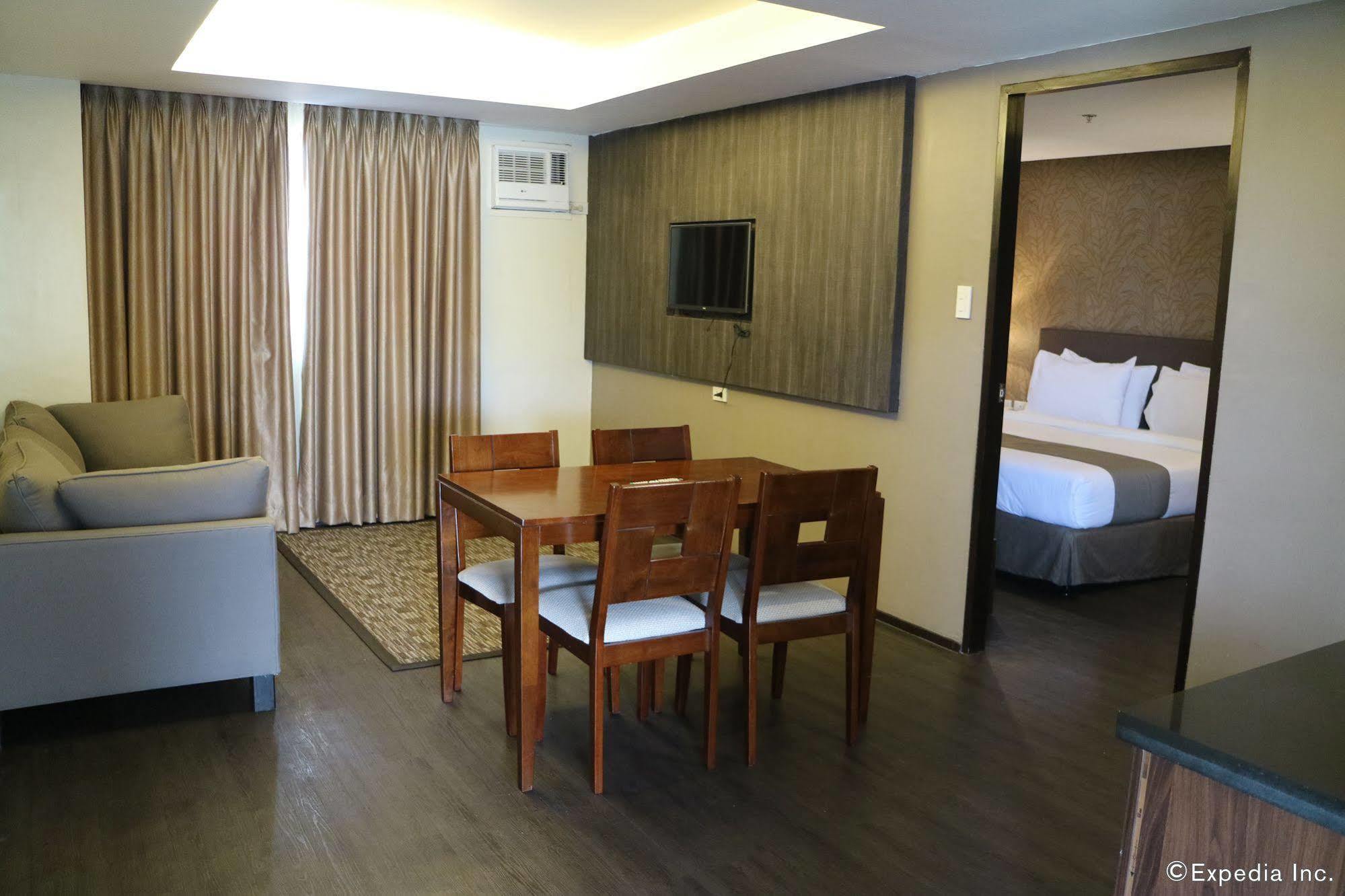 Go Hotels Iloilo Exterior photo