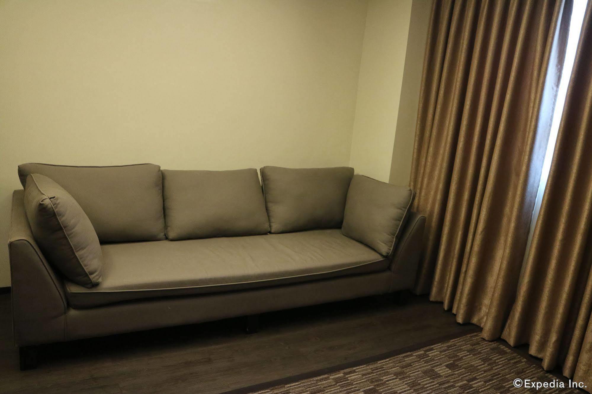 Go Hotels Iloilo Exterior photo